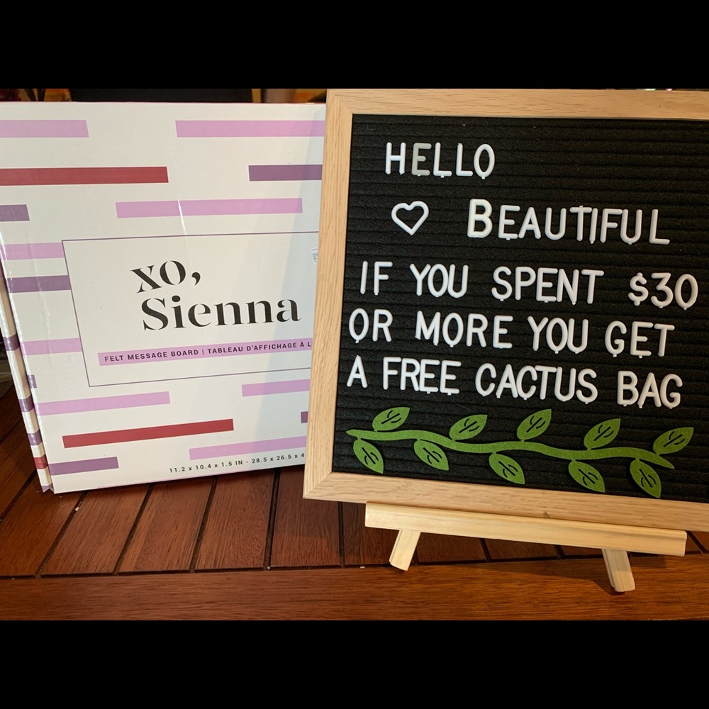XO Sienna Felt Message Board